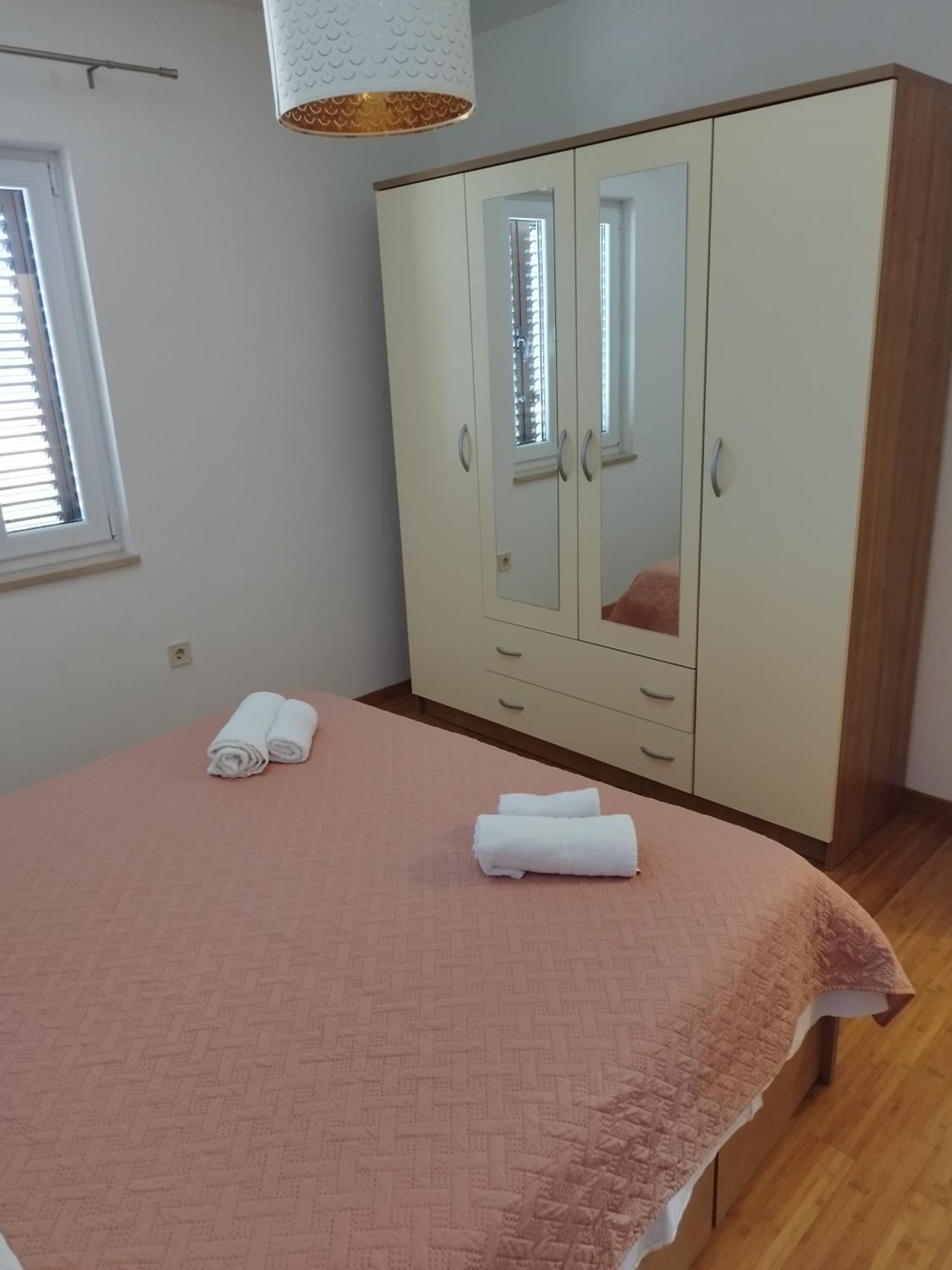 Tonka Apartman Bol